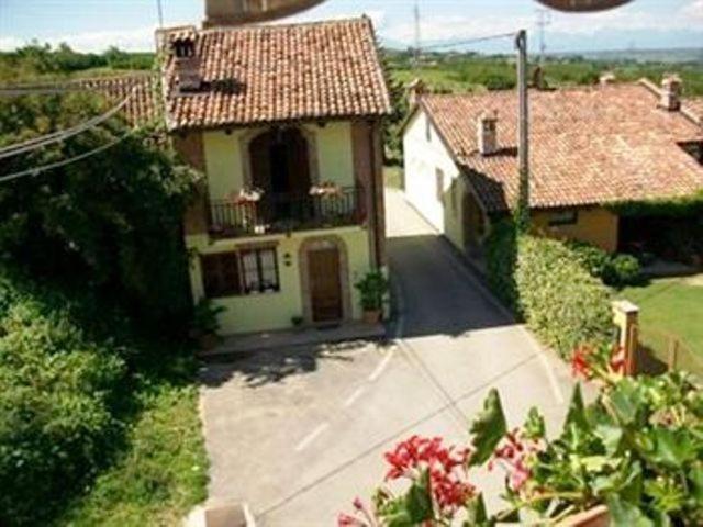 Tra... Monti E Vigne Bed & Breakfast La Morra Luaran gambar