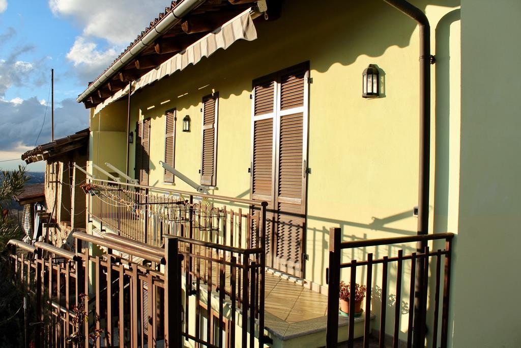 Tra... Monti E Vigne Bed & Breakfast La Morra Luaran gambar
