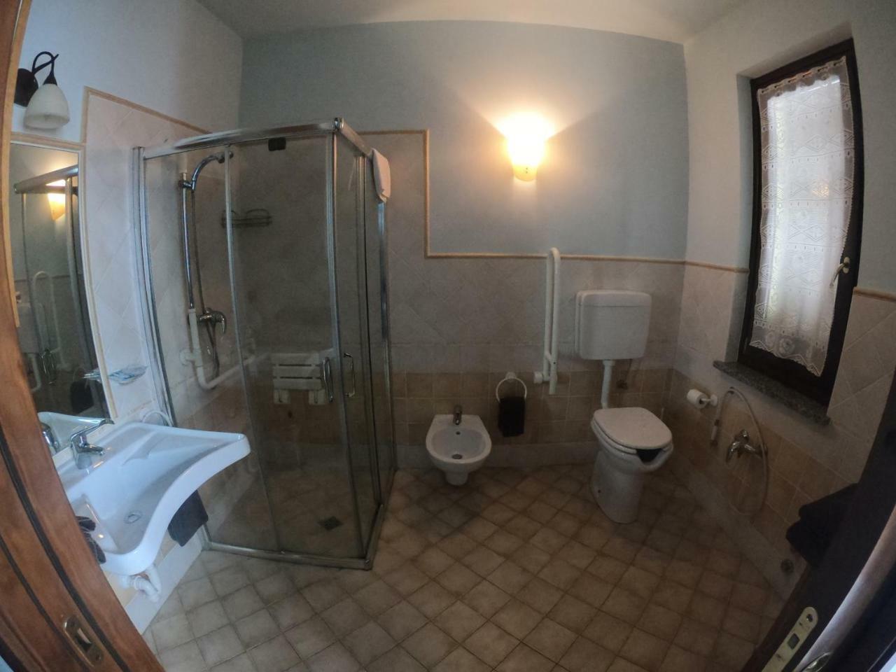 Tra... Monti E Vigne Bed & Breakfast La Morra Luaran gambar
