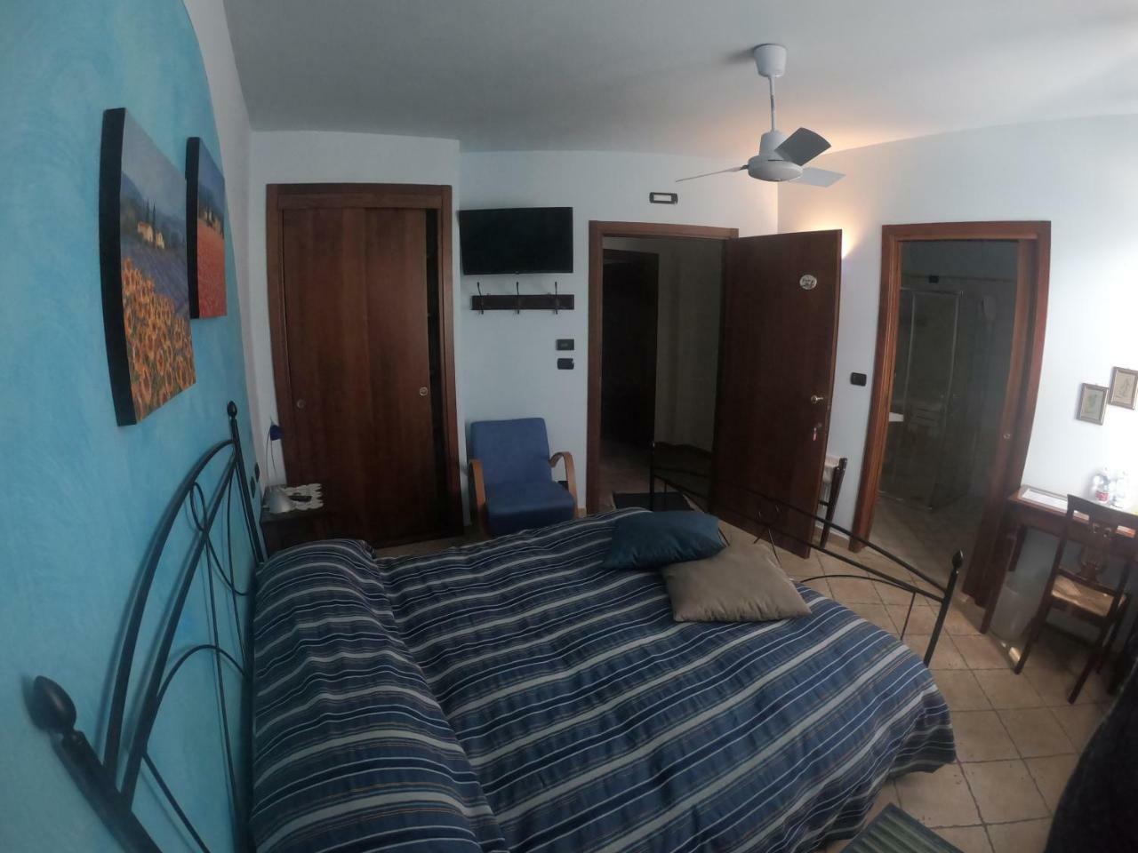 Tra... Monti E Vigne Bed & Breakfast La Morra Luaran gambar