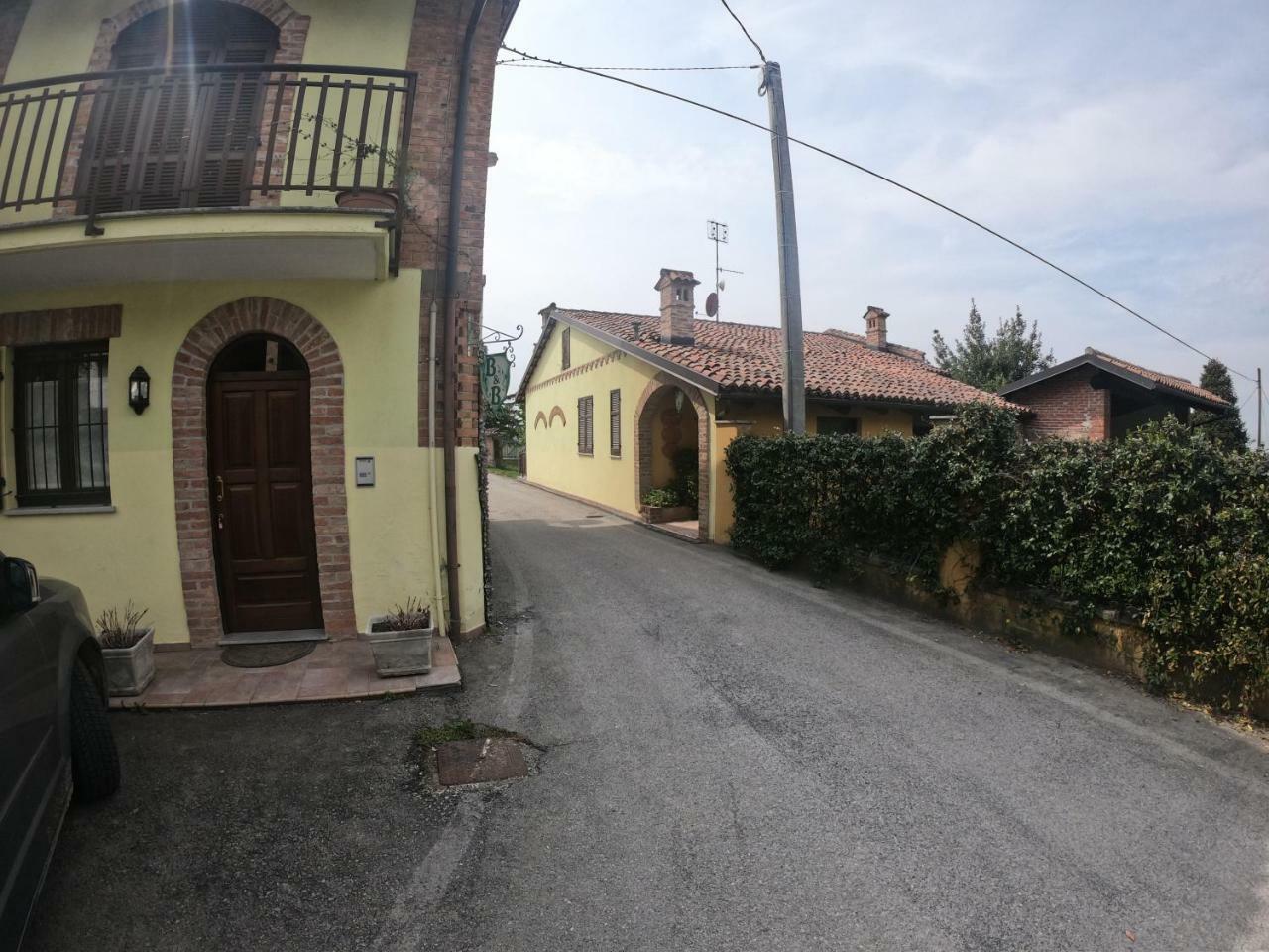 Tra... Monti E Vigne Bed & Breakfast La Morra Luaran gambar