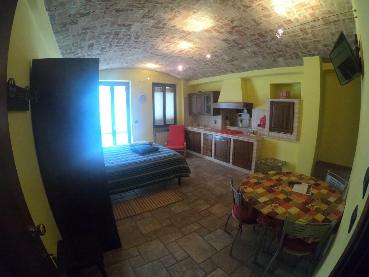 Tra... Monti E Vigne Bed & Breakfast La Morra Luaran gambar