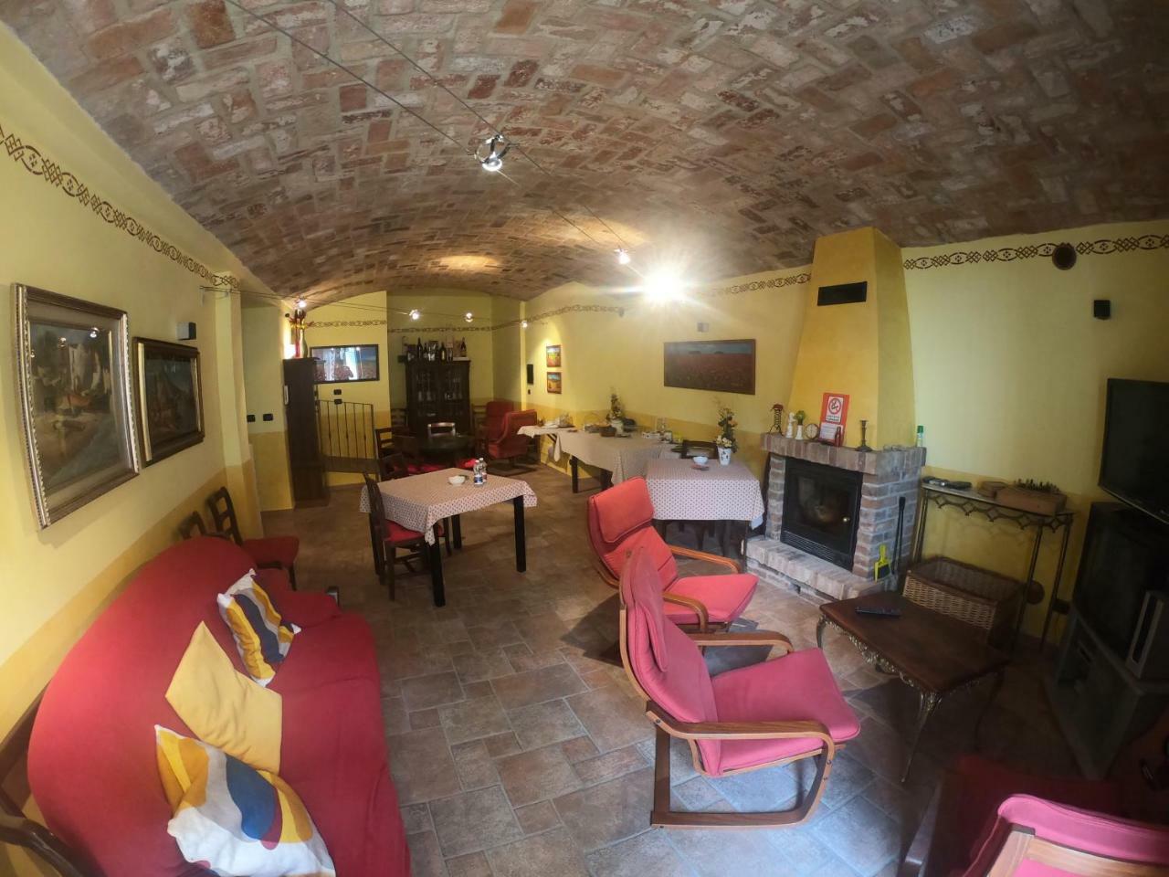 Tra... Monti E Vigne Bed & Breakfast La Morra Luaran gambar