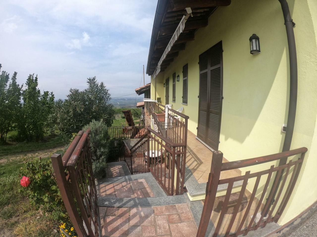Tra... Monti E Vigne Bed & Breakfast La Morra Luaran gambar