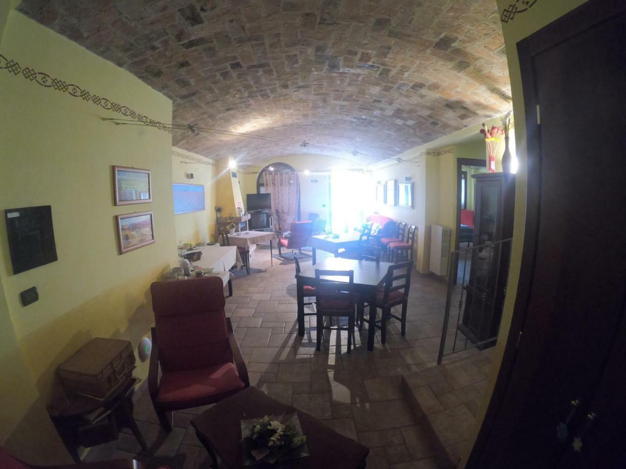 Tra... Monti E Vigne Bed & Breakfast La Morra Luaran gambar