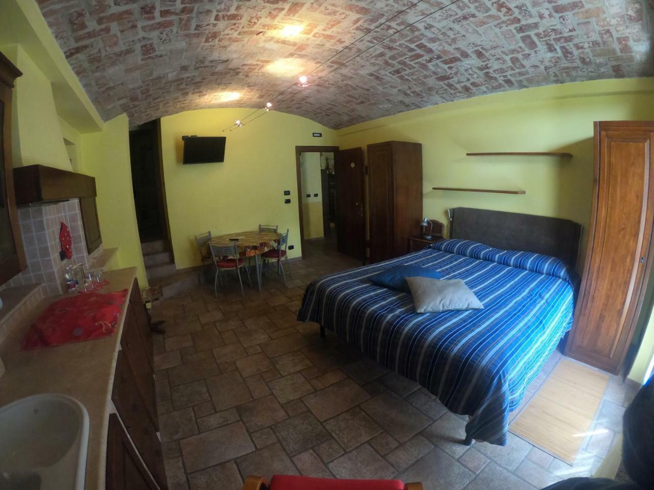 Tra... Monti E Vigne Bed & Breakfast La Morra Luaran gambar