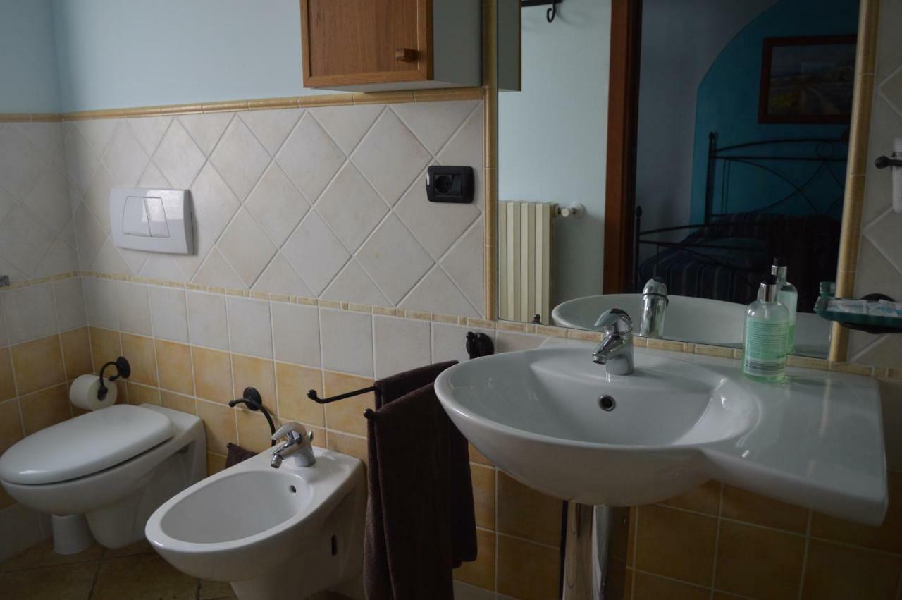 Tra... Monti E Vigne Bed & Breakfast La Morra Luaran gambar
