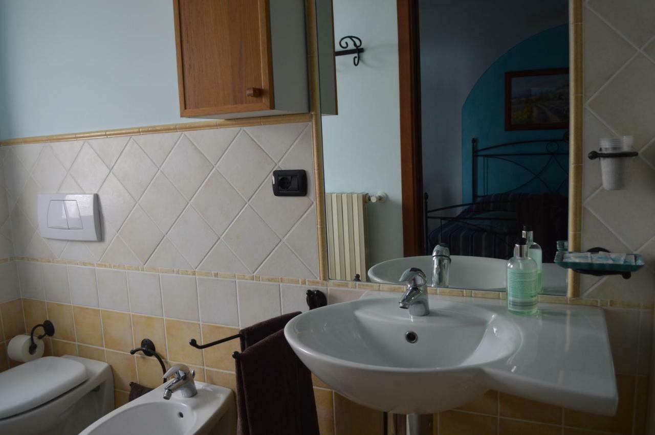 Tra... Monti E Vigne Bed & Breakfast La Morra Luaran gambar