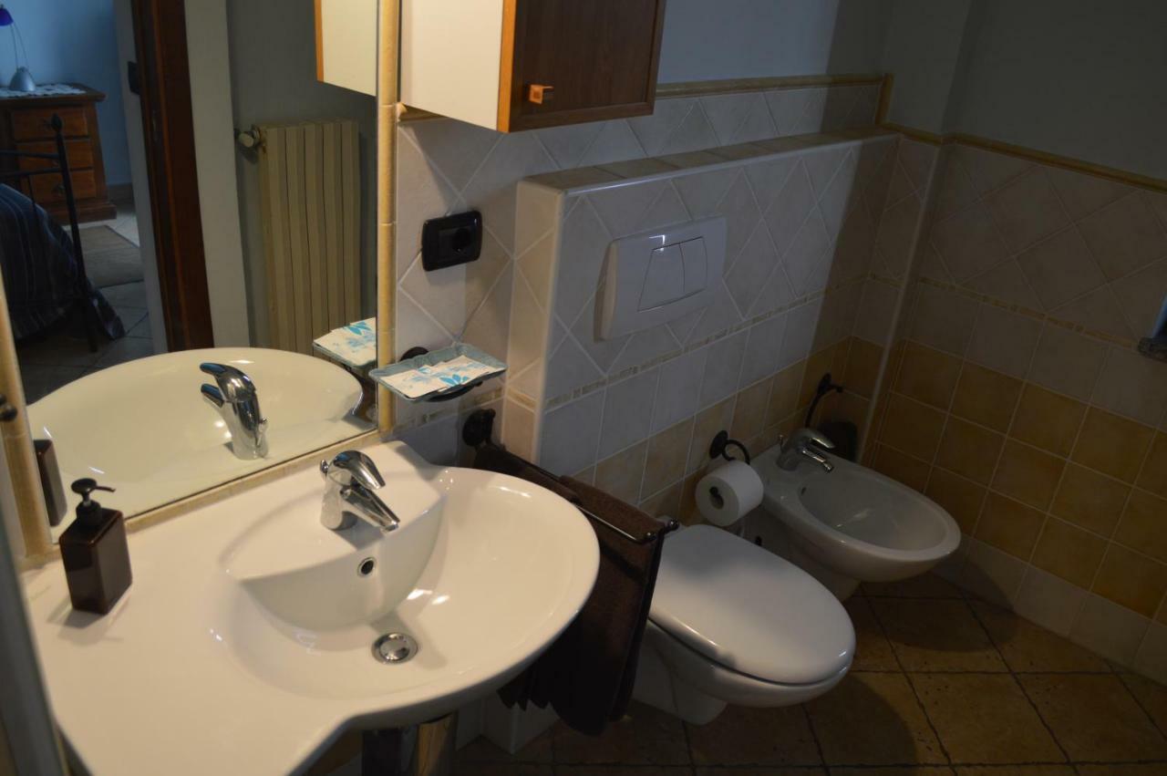 Tra... Monti E Vigne Bed & Breakfast La Morra Luaran gambar