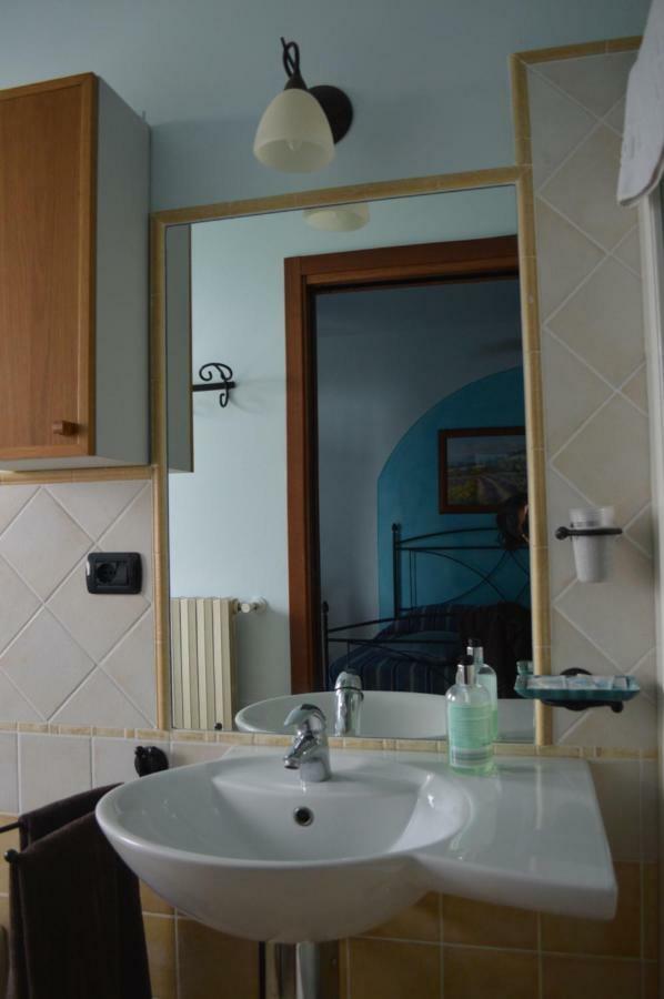 Tra... Monti E Vigne Bed & Breakfast La Morra Luaran gambar
